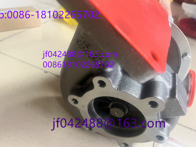Kubota Parts V2607 V3300 V3300-E2B V3300-DI V3300-DI-T V3800-DI-E2B V3800-DI-E3B Z482ターボチャージャー
